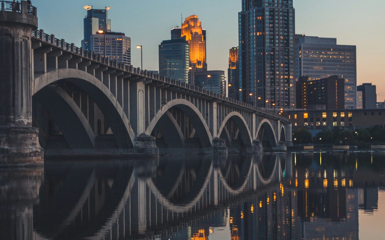 The Third Avenue Bridge over the Mississippi at dusk
